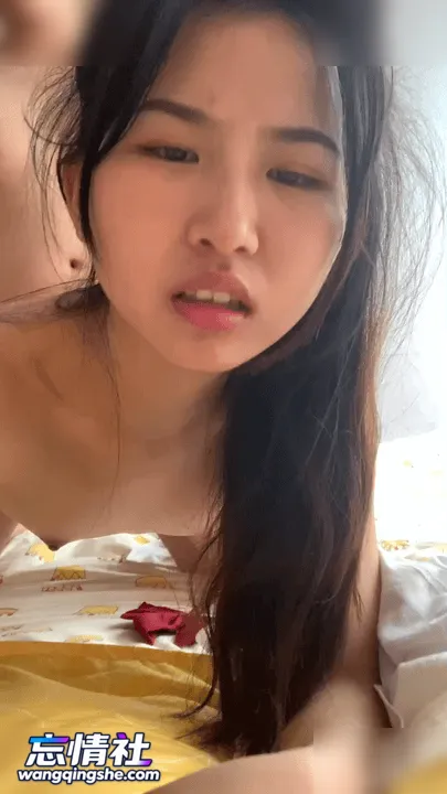 【原档无水印】重庆反差小妹流出，极致反差照片青春气…【17V/16P/158M/PIKPAK】