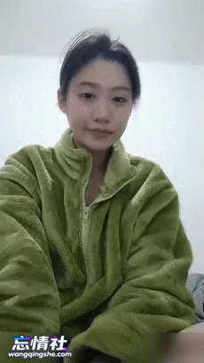 漂亮大奶小姐姐吃鸡啪啪 那我射哪里你嘴里 皮肤白皙 在…【1V/422M/PIKPAK】
