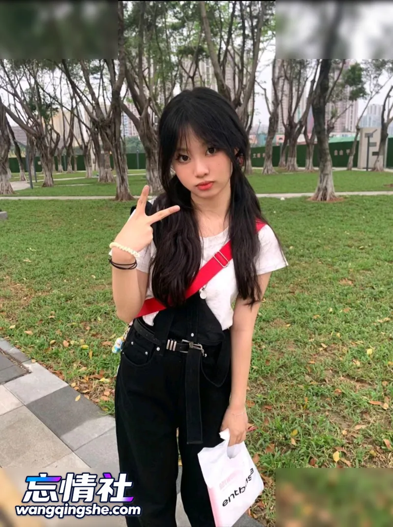【原档无水印】清纯学生妹,白内裤被扯到一边直接后入狂…【PIKPAK】