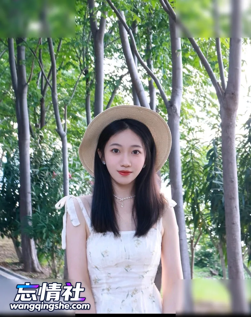 【原档无水印】林荫道草帽碎花吊带裙珍珠项链甜美自拍…【PIKPAK】
