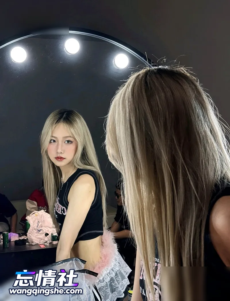 【原档无水印】短发贫乳少妇新增 穿着黑蕾丝挂脖网眼连…【PIKPAK】