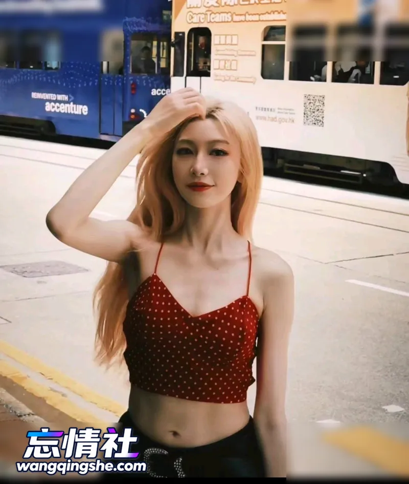 【原档无水印】高颜值美女对镜后入，千里奔现酒店啪啪 …【3V/5P/636M/PIKPAK】