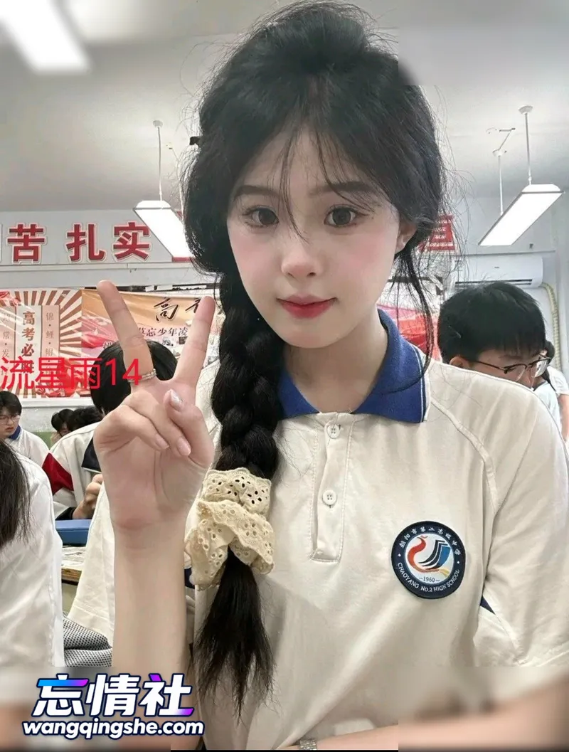 【原档无水印】露脸高颜值制服空姐 身材与形象极佳 被…【15V/19P/100M/PIKPAK】