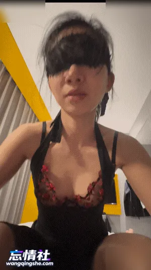 【原档无水印】戴着铃铛项圈和黑丝蕾丝，主动跨坐在情…【6V/363M/PIKPAK】