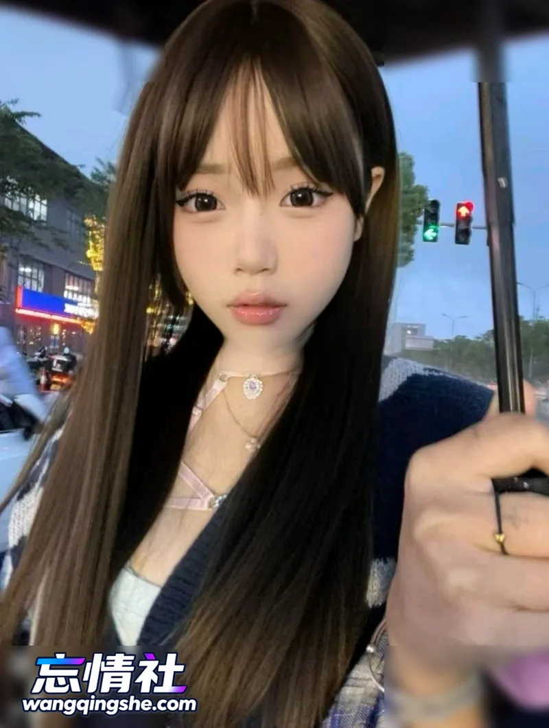 抖音超漂亮可爱反差博主【怡怡】露脸紫薇 道具 特写穴【9V/13P/349M/PIKPAK】