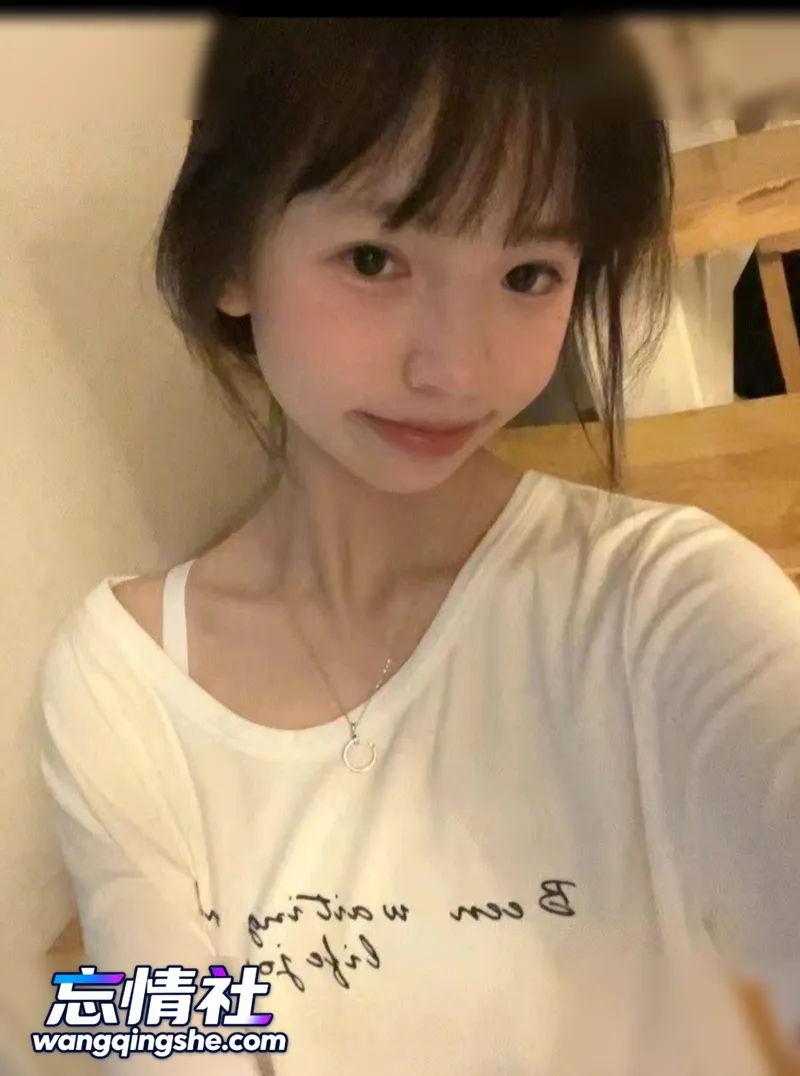 【原档泄密】约了个大一极品嫩妹，乖巧可爱的外表下竟…【PIKPAK】