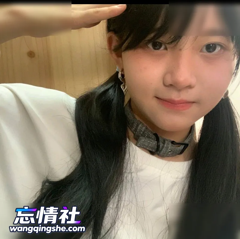 【原档无水印】双马尾清纯长相的妹子对着镜子全裸自拍…【PIKPAK】