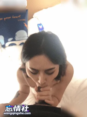 素人系列《爆操露脸母狗》200元自购！酒吧认识的极品妹…【PIKPAK】