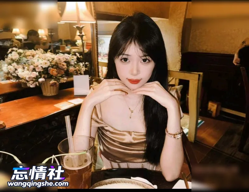 【原档无水印】厚唇被直接颜射，浓精喷满嘴角和脸颊，…【PIKPAK】