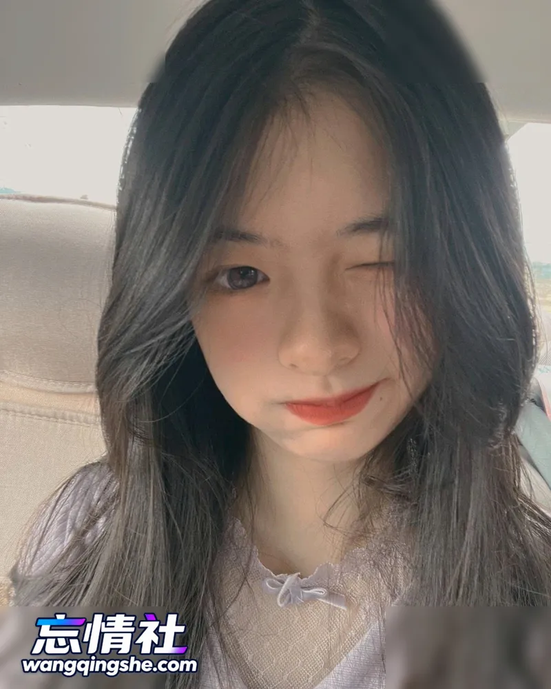 【原档无水印】长发红唇妹子穿黑色紧身皮衣戴链子项圈…【PIKPAK】