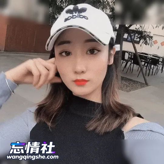 唐山极品小娇妻，换上各种极度暴露的情趣装跪趴在床上…【16V/2G/PIKPAK】