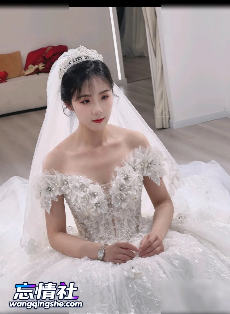 【原档无水印】花开衫日常出街的眼镜妹。回屋立刻换成…【PIKPAK】