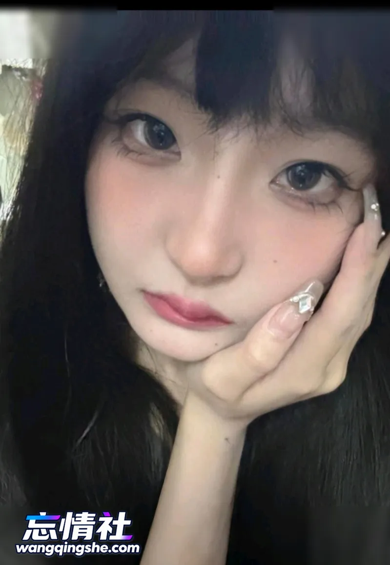 【原档无水印】黑长发素颜多毛妹教室场景白T掀起露奶浪…【PIKPAK】