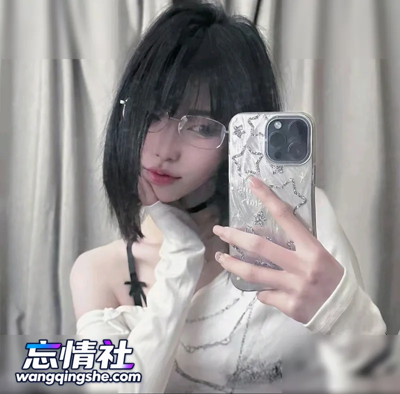【原档泄密】颜值小美掰着屁股伺候金主 深喉口交啪啪福利【5V/13P/1.1G/PIKPAK】