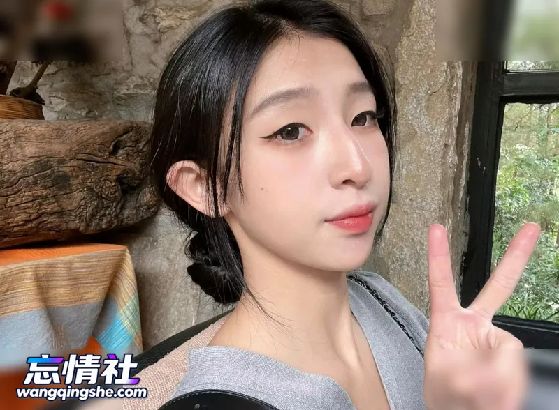 【原档无水印】甜美清纯女友，被富二代男友保养，床上…【33V/20P/460M/PIKPAK】