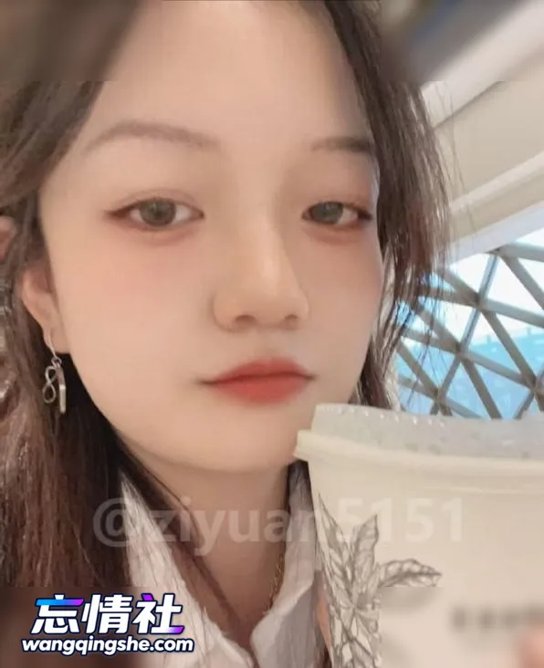 【绿帽龟投稿】《18W彩礼老婆》在网络上分享自己的新婚…【6V/61P/118M/PIKPAK】