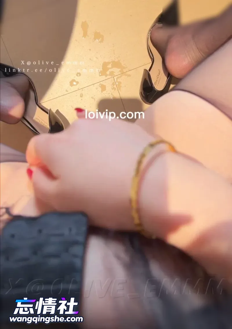 福利姬[olive_emmm]今日最新作黑色束身衣【1V/327M/PIKPAK】