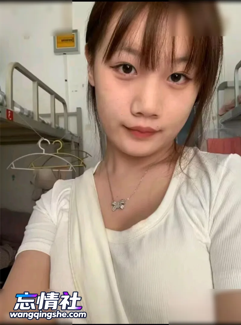 【原档无水印】大奶眼镜妹 腰细屁股翘 身材也给到夯 上…【30V/12P/110M/PIKPAK】