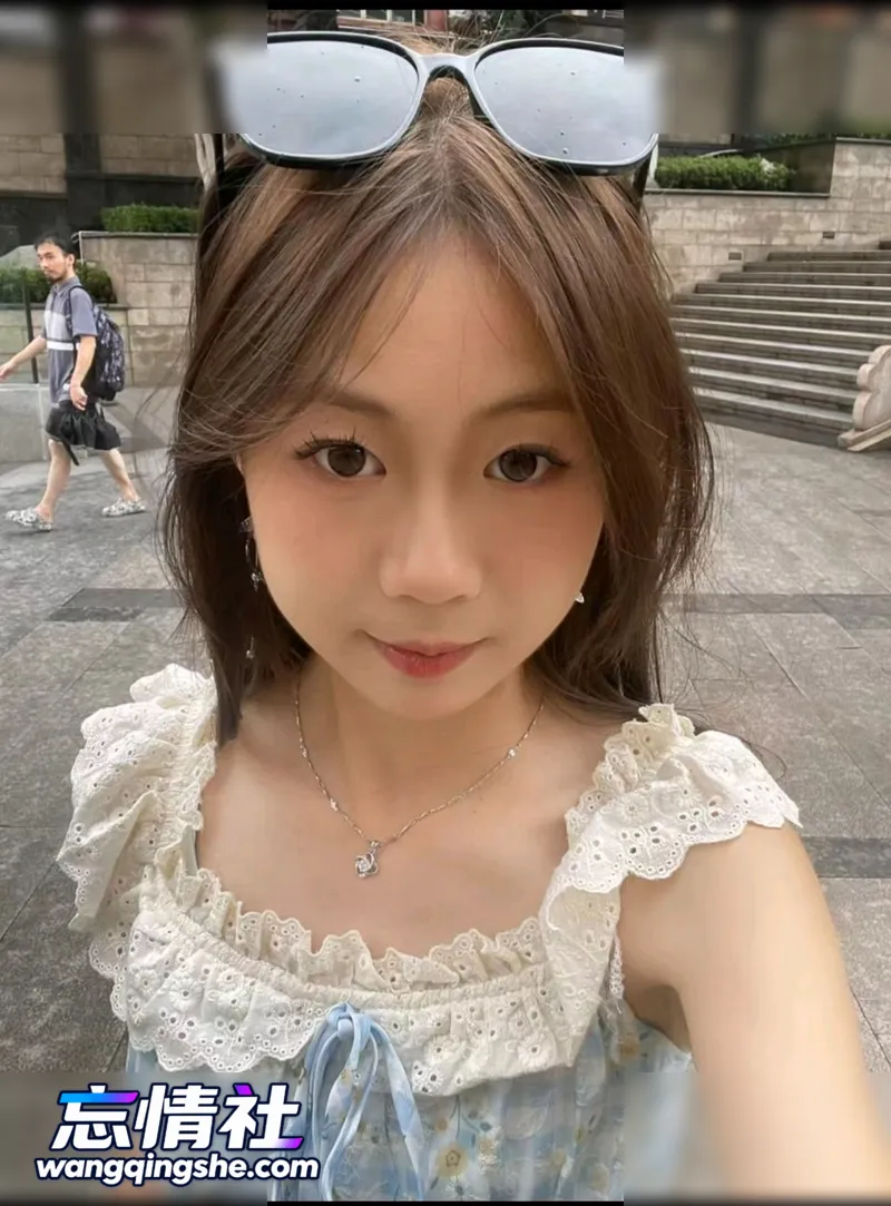 【原档无水印】无毛粉鲍颜值小妹,被男友疯狂调教深喉吃…【7V/4P/1.4G/PIKPAK】