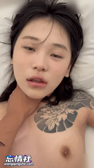 【原档无水印】胸口纹Kitty猫的花臂精神小妹被金主无套啪…【14V/5P/1G/PIKPAK】