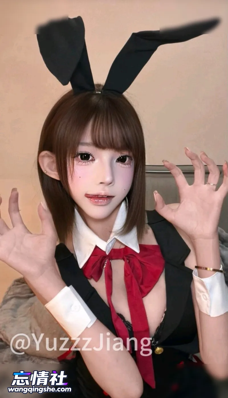 抖音「小鱼京子」顶颜反差骚逼女模下海拍片，性欲超强…【6V/3P/5.7G/PIKPAK】