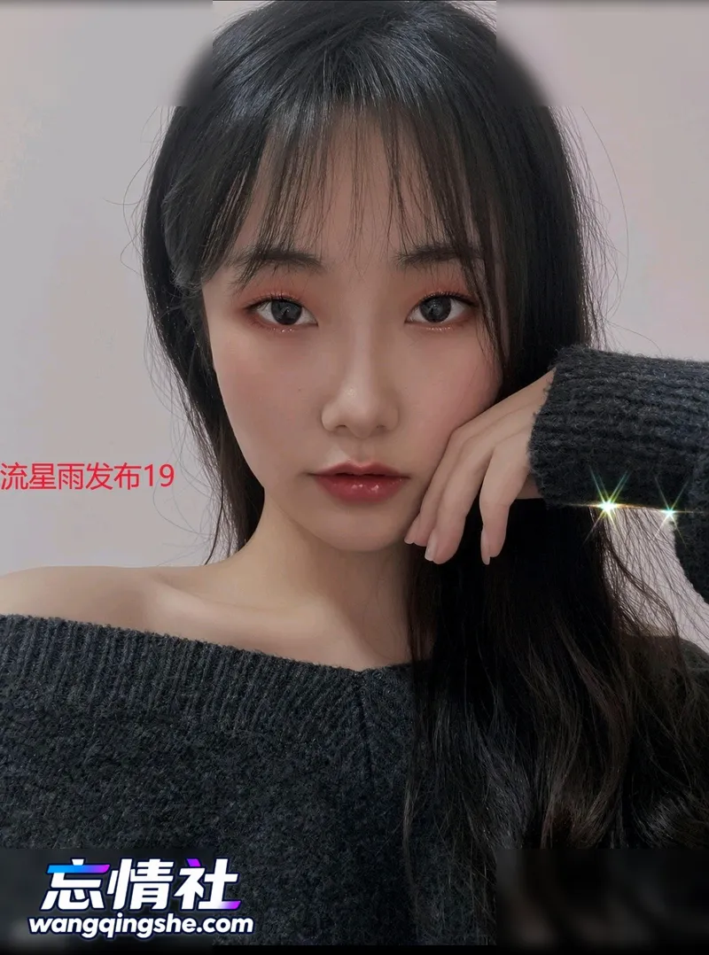 【原档无水印】教室黑板前黑夹克记笔记的乖乖老师，白…【PIKPAK】