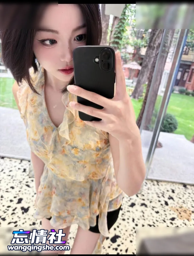 【原档无水印】很喜欢吃鸡的颜值女友，和男友酒店开房…【PIKPAK】