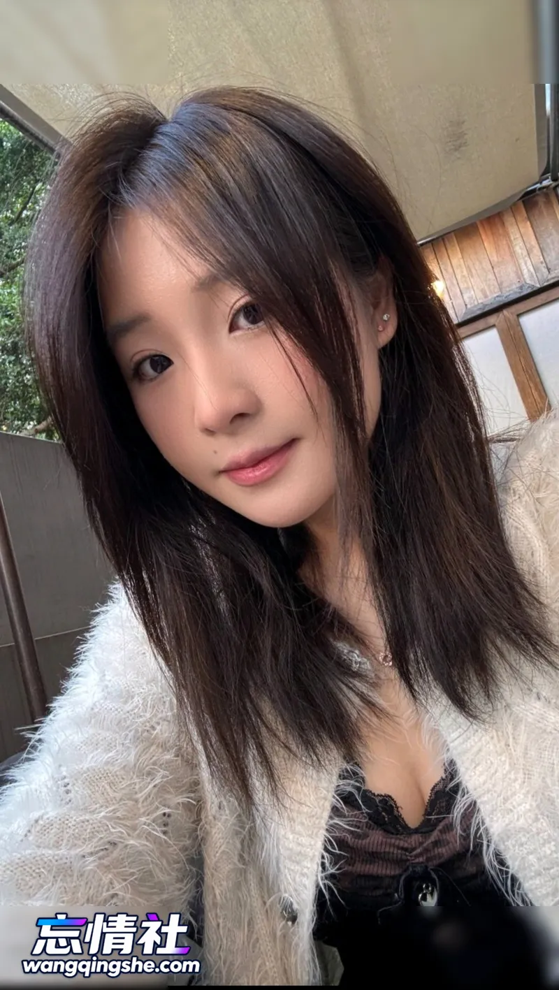 【原档无水印】又是一位大咪咪萌妹子，还给男友拍全裸…【10V/5P/243M/PIKPAK】