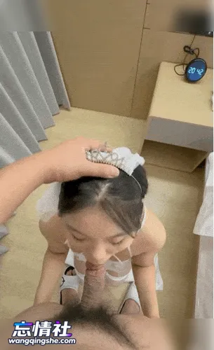素人蜂腰巨乳巨臀反差母狗 多套情趣制服性爱 金主牵狗…【57V/1.7G/PIKPAK】