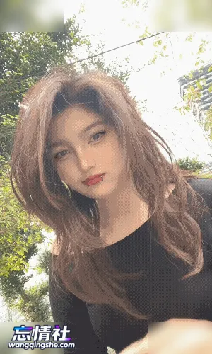 【原档无水印】白天蓝卫衣扎丸子头在花丛前笑着自拍，…【6V/5P/421M/PIKPAK】