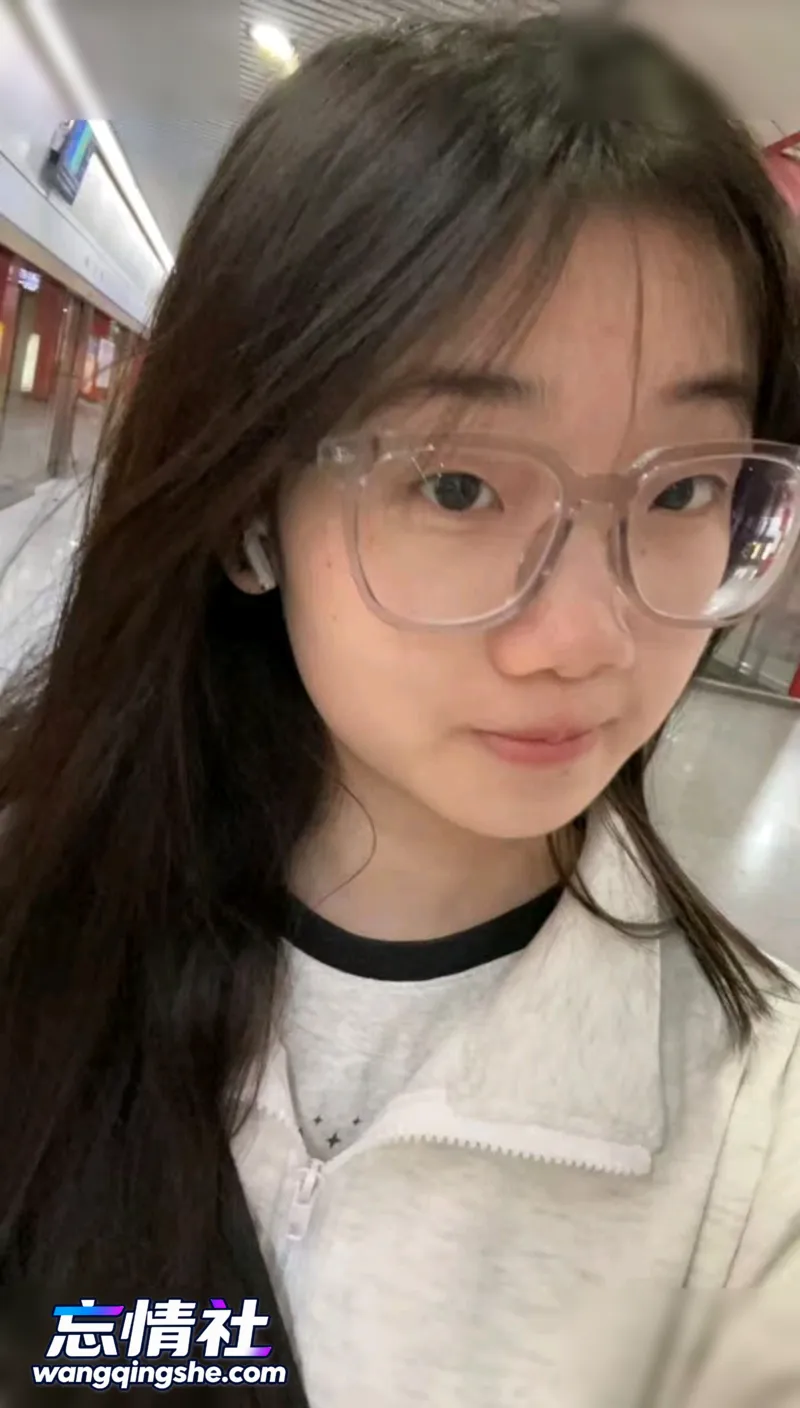 【原档无水印】河南郑州漂亮妹子，这个妹子应该是个学…【PIKPAK】