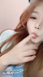 超级反差甜妹【娅娅】12.1日蓝白女仆装口交玩具吐舌展示…【1V/2.5G/PIKPAK】